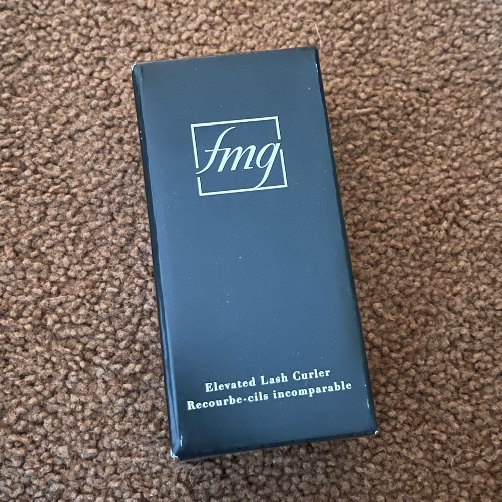 NWT Avon FMG eyelash curler